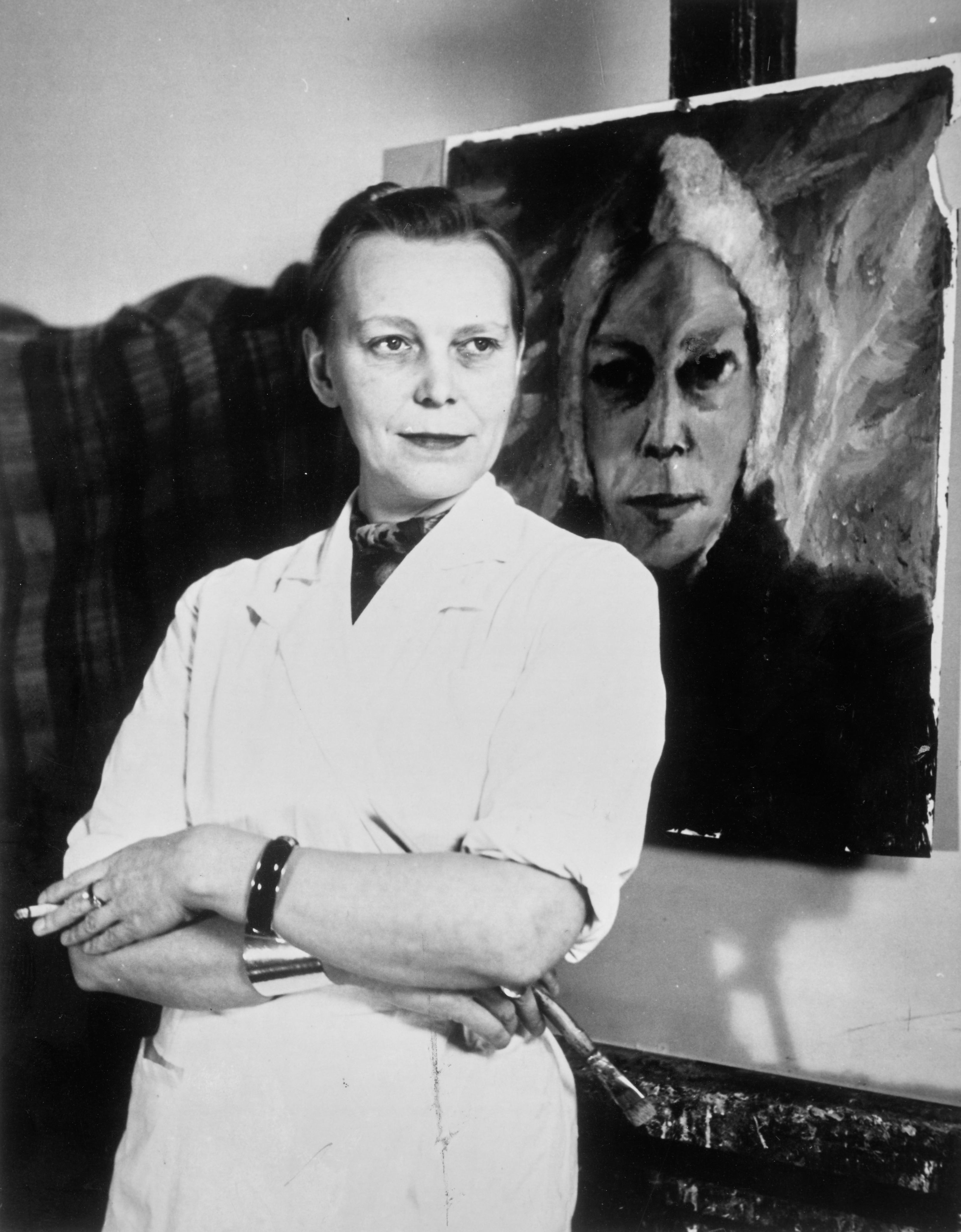 Kate Diehn-Bitt mit Selbstbildnis auf der Staffelei in ihrem Atelier in der Parkstraße, Rostock, um 1949
Fotografie
© Kate Diehn-Bitt Stiftung